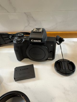 Canon EOS M50 + objetivos EF-M + accesorios