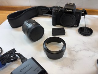 Canon EOS M50 + objetivos EF-M + accesorios