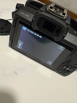 Canon EOS M50 + objetivos EF-M + accesorios