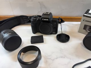 Canon EOS M50 + objetivos EF-M + accesorios