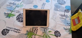 iPad Air 64GB + funda y cargador, pantalla rota