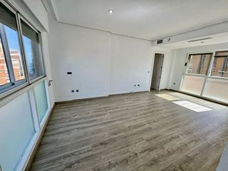 Piso en alquiler en Los Remedios en Sevilla