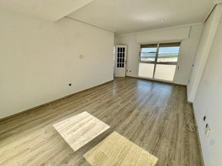 Piso en alquiler en Los Remedios en Sevilla