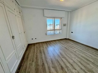 Piso en alquiler en Los Remedios en Sevilla