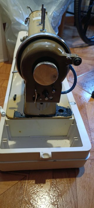 Máquina de coser Alfa