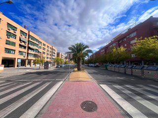 Local comercial en alquiler en Restón I - Restón II en Valdemoro