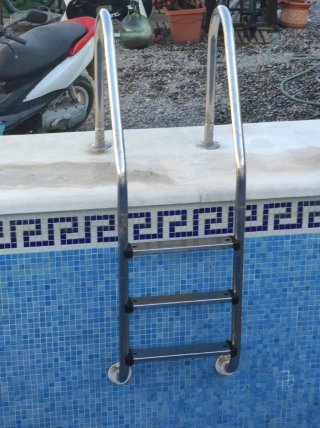 Escalera Piscina Metálica