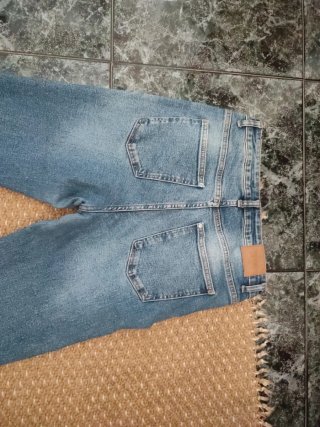 Pantalón vaquero Zara