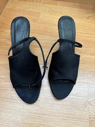 Zapatos de tacón Zara negros talla 39