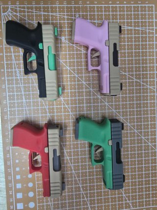 Llavero Pistola Glock Juguete