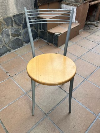 Silla de madera y metal