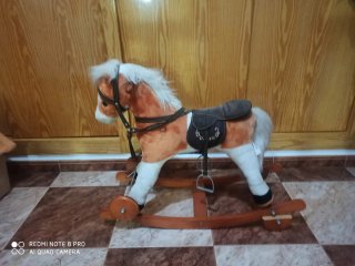 Caballo balancín de madera