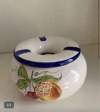 Cenicero de cerámica con diseño frutal