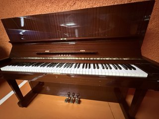 Piano vertical Yamaha U1 (serie 2605636)