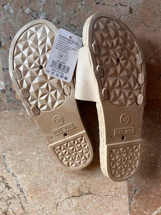 Sandalias Lan Tian Verano Flores Beige Doradas