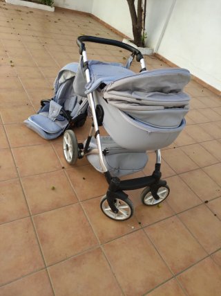 Carro de bebé y sillita gris