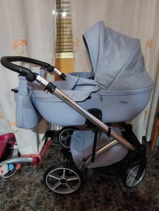Carro de bebé y sillita gris