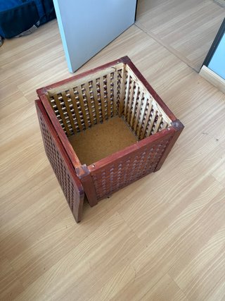 Caja IKEA madera caoba con ruedas
