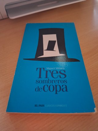 Tres sombreros de copa