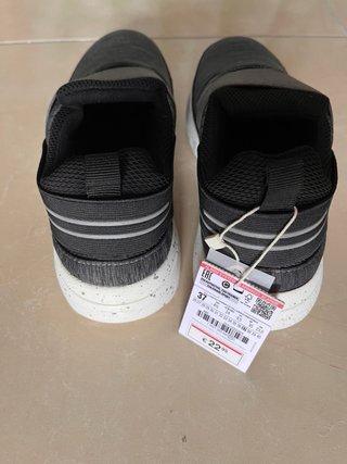 Zapatilla Zara Niños Negra y Gris