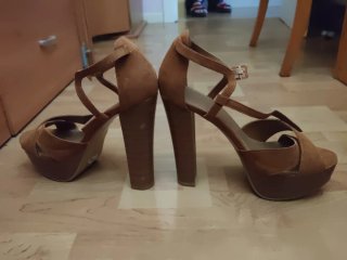 Tacones de plataforma marrones