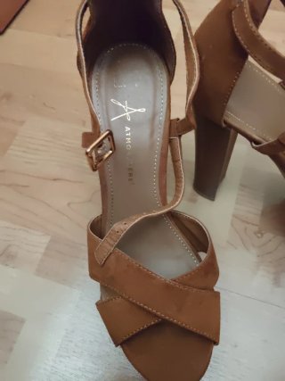 Tacones de plataforma marrones