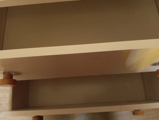 Mesitas de noche blancas y madera