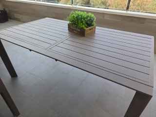 Mesa extensible de jardín metal  en color gris