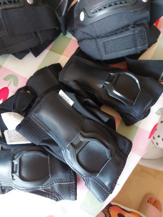 Kit Casco nuevo Coderas Muñequeras Oxelo Negro