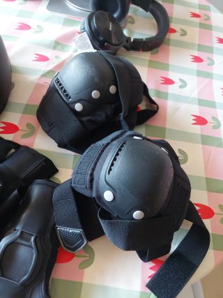 Kit Casco nuevo Coderas Muñequeras Oxelo Negro