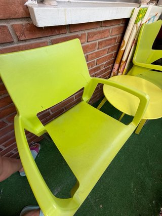 Mesa y 2 sillas terraza verde plástico
