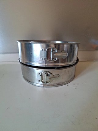 !OCASIÓN! 2 Moldes para Tarta Metálicos