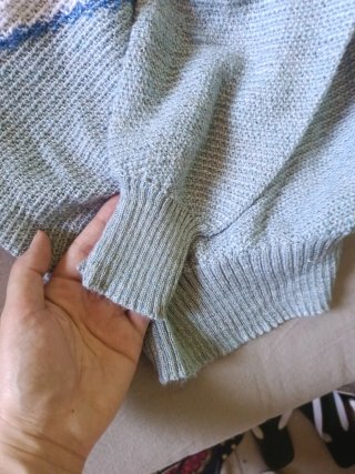 Maglione a righe beige e verde