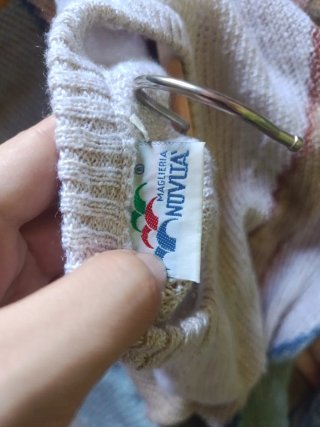 Maglione a righe beige e verde