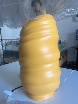 Lámpara cerámica diseño torneado amarilla