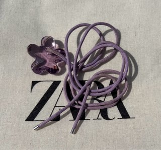 Collar flor morado Zara