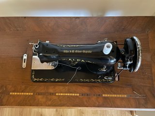 Máquina de coser Alfa antigua