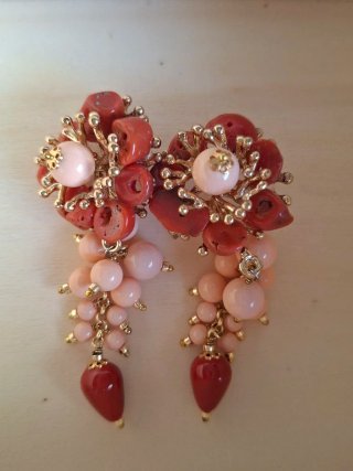 Orecchini corallo rosso e pelle d'angelo