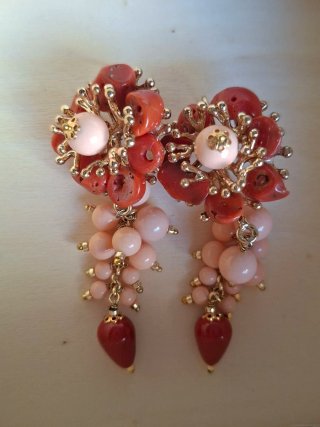 Orecchini corallo rosso e pelle d'angelo