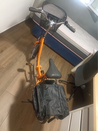 Bicicleta Eléctrica Naranja con Cesta