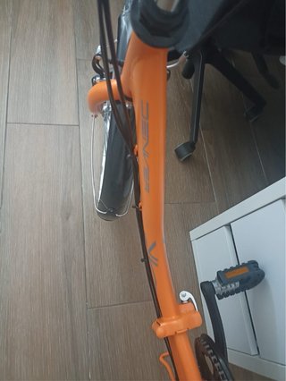 Bicicleta Eléctrica Naranja con Cesta