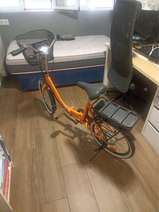 Bicicleta Eléctrica Naranja con Cesta