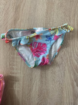 Bañador niña rosa estampado floral Zara 3-4 años