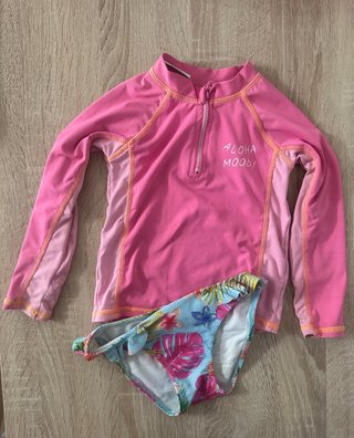 Bañador niña rosa estampado floral Zara 3-4 años
