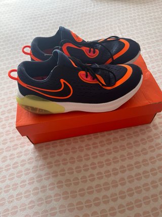 Zapatillas Nike Negras y Naranjas