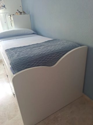 Cama nido blanca con cajones. En perfecto estado.