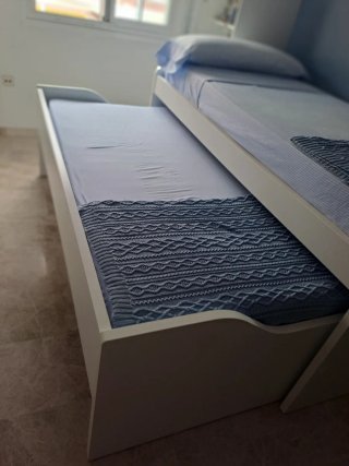 Cama nido blanca con cajones. En perfecto estado.