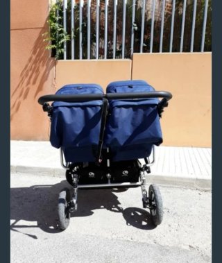 Carro gemelar azul