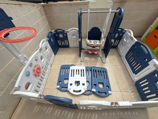 Parque infantil modular 16 paneles + Columpio