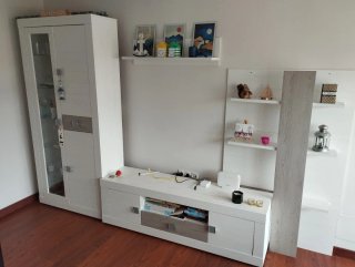 Mueble de salón con vitrina